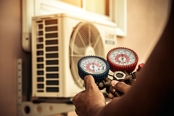 Professional Hvac Installation technician working in Apple Valley, CA
